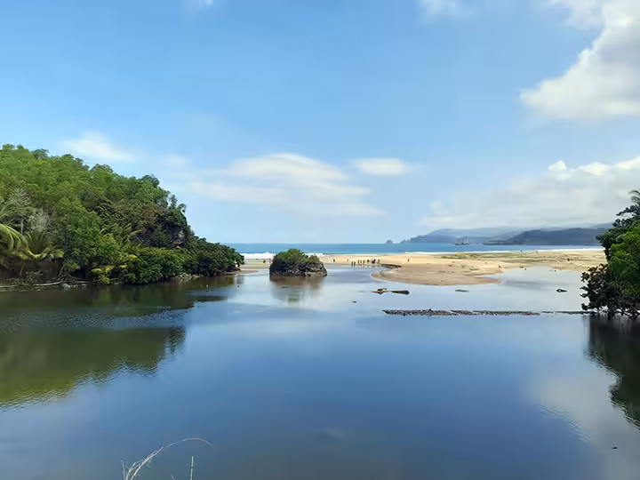 danau alami pantai soge