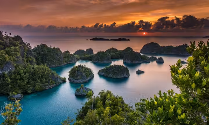 sunset kepulauan raja ampat