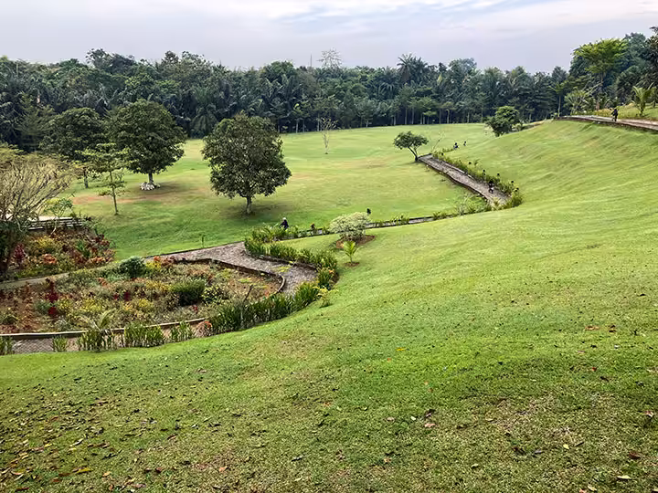 t garden resort medan