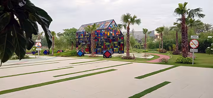 taman mozaik di wiyung surabaya