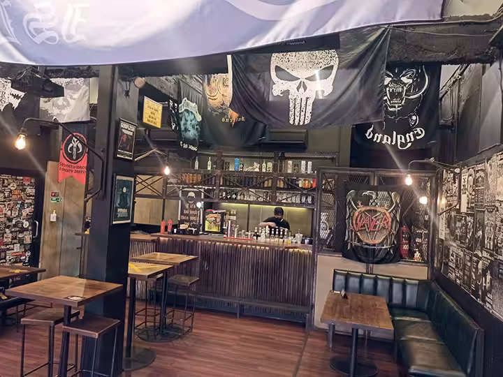 tempat duduk lawless burgerbar