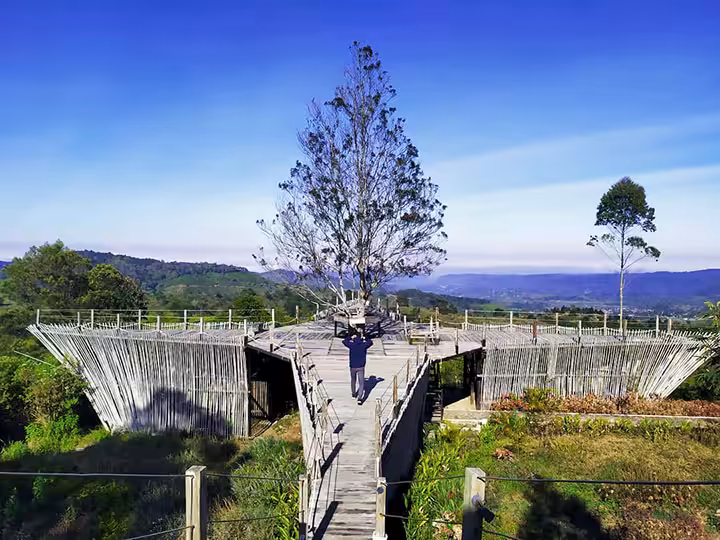 teras bintang Glamping Patenggang Resto