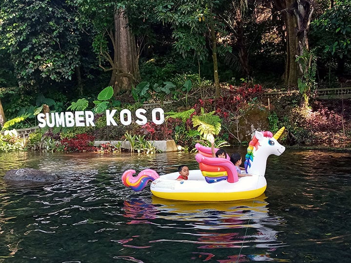 wahana air di tempat wisata sumber koso