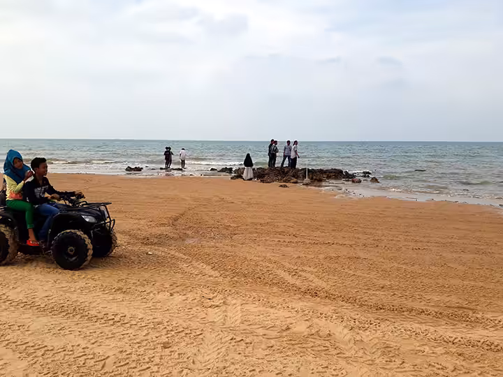 wisata Pantai Lon Malang