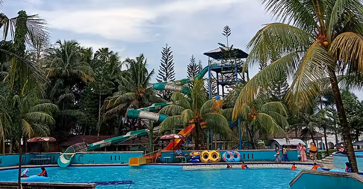 waterslide dewasa Dreamland Ajibarang