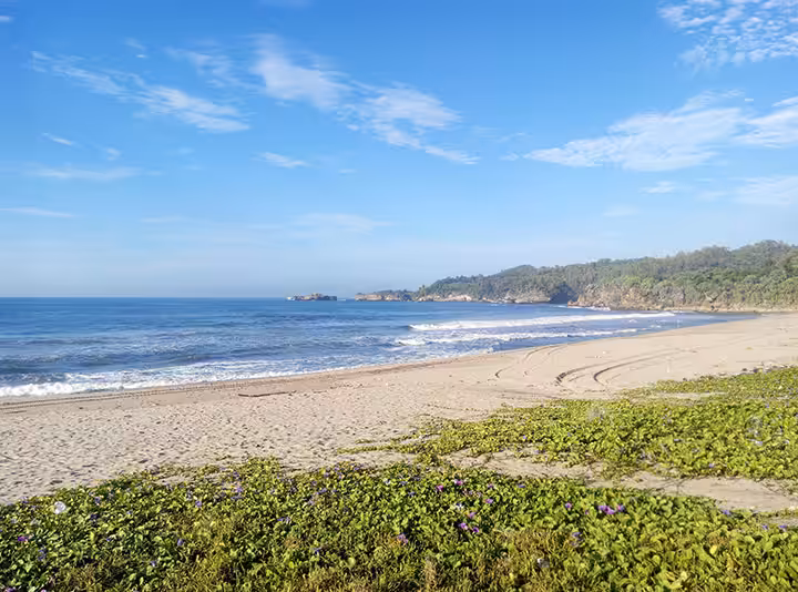 suasana pantai soge yang sepi