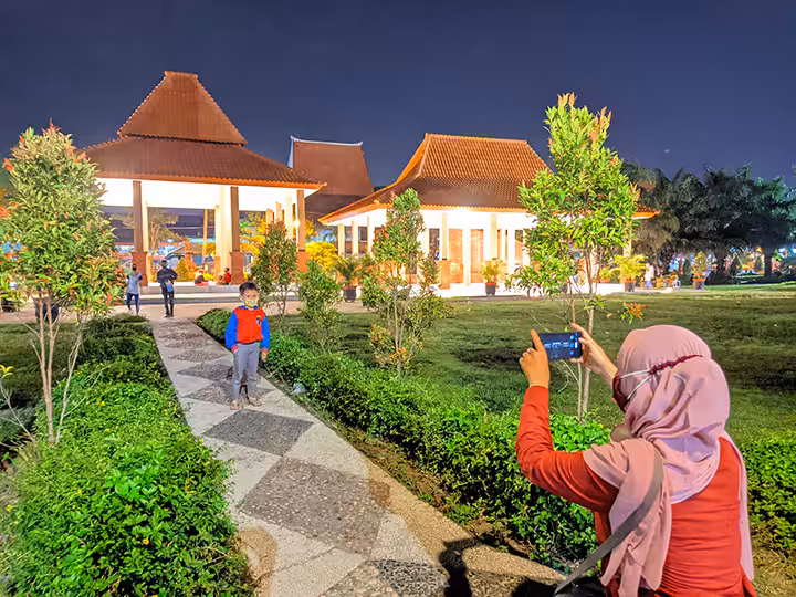 tempat rekreasi Alun-Alun Mojokerto