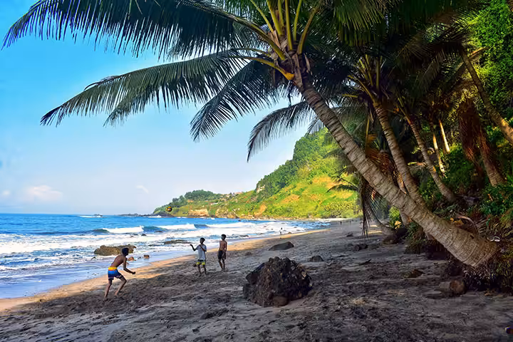 Daya Tarik Pantai Pecaron