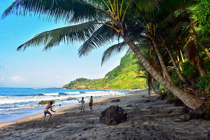 Daya Tarik Pantai Pecaron