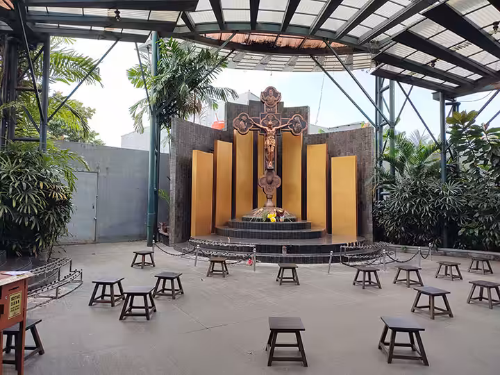 Gua Maria Mojosongo buka jam