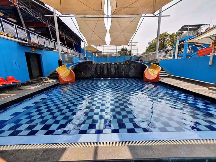 Kolam Renang Paragon