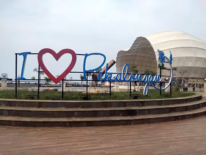 Pantai Pasir Kencana