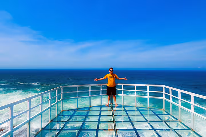 Teras Kaca Pantai Nguluran Gunung Kidul