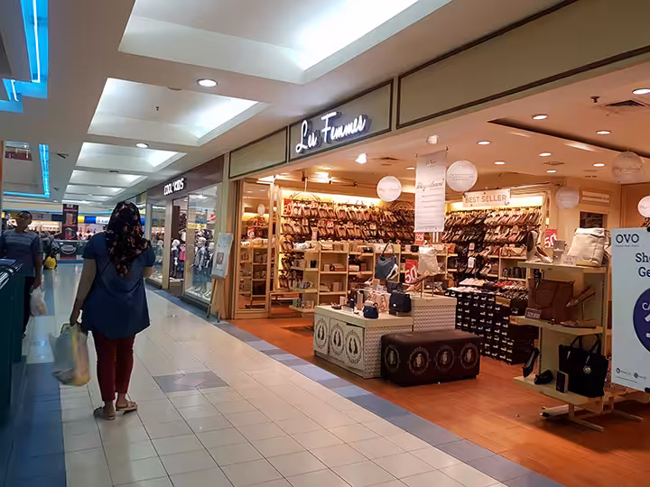 belanja di Medan Mall