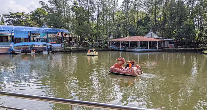 danau buatan di Purbasari Pancuran Mas