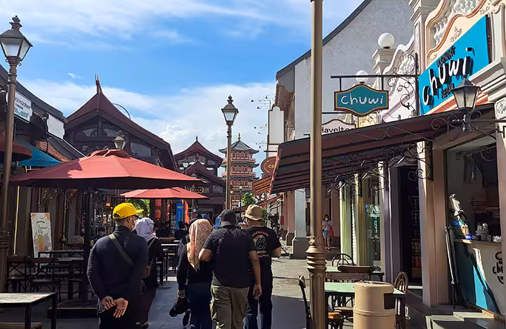 gerai makanan di Cove at Batavia PIK