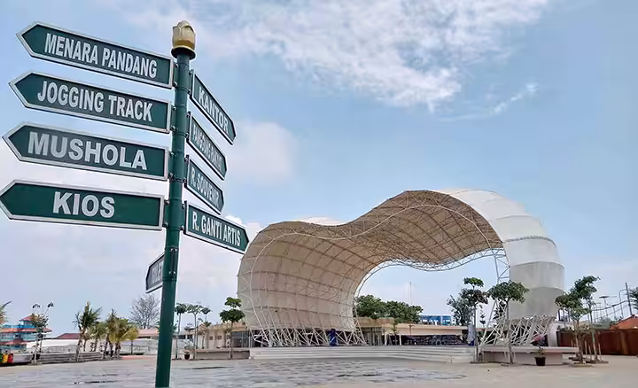 daya tarik Pantai Pasir Kencana