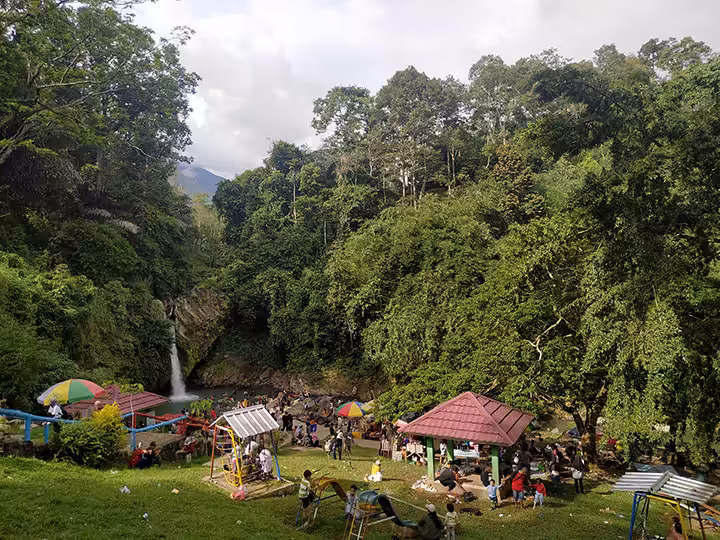 fasilitas Air Terjun Way Lalaan