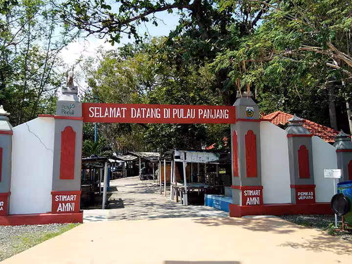 gapura Pulau Panjang Jepara