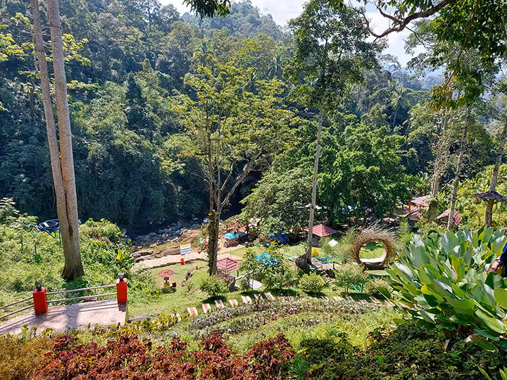 komplek Air Terjun Way Lalaan