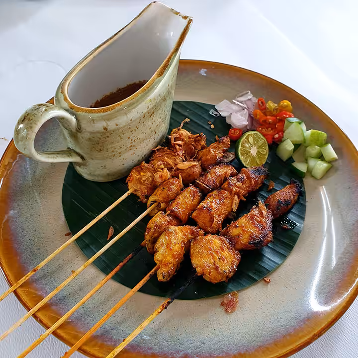 menu makanan di Hutan Kota Plataran