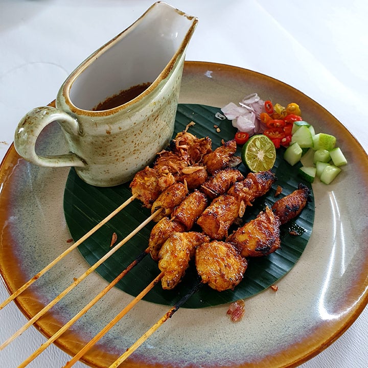 menu makanan di Hutan Kota Plataran