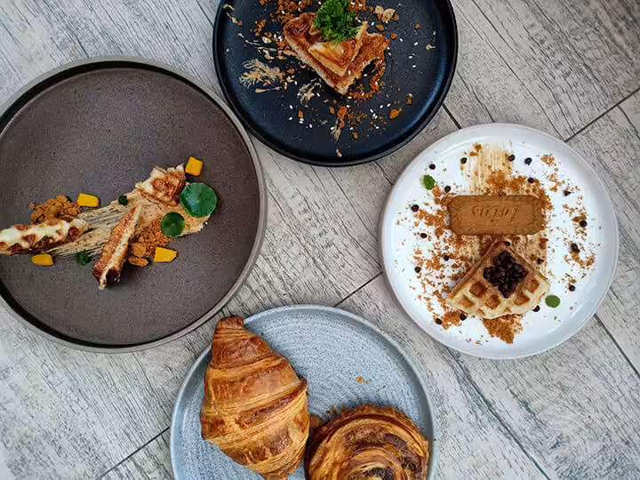 menu makanan di Upstairs Coffee Signature