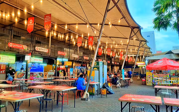 makan di Sudirman Street Day and Night Market