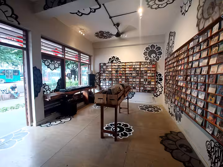 toko cd M Bloc Space