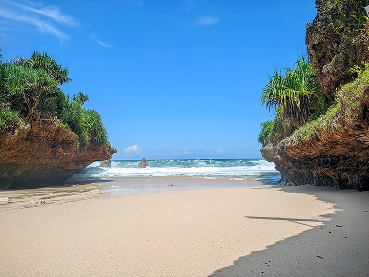 Pantai Srakung