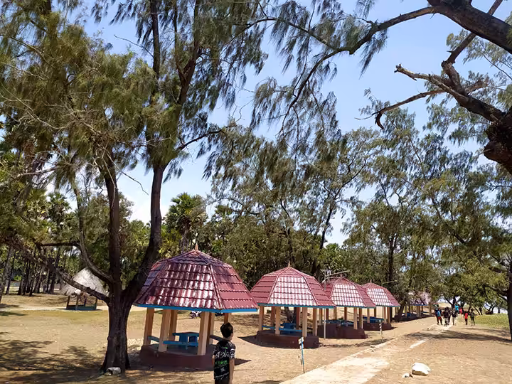 fasilitas di Pantai Oetune