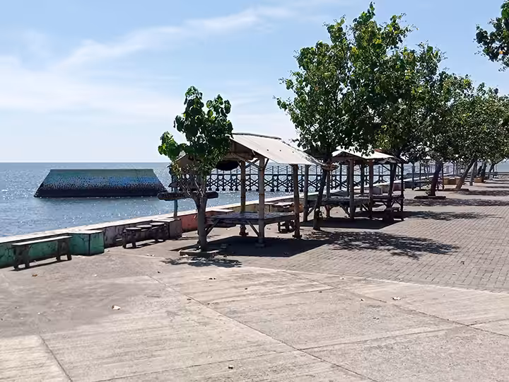 fasilitas di Pantai Pasir Putih Situbondo