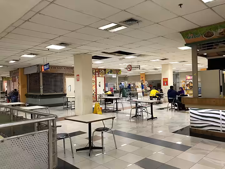 fasilitas foodcourt di ITC Surabaya