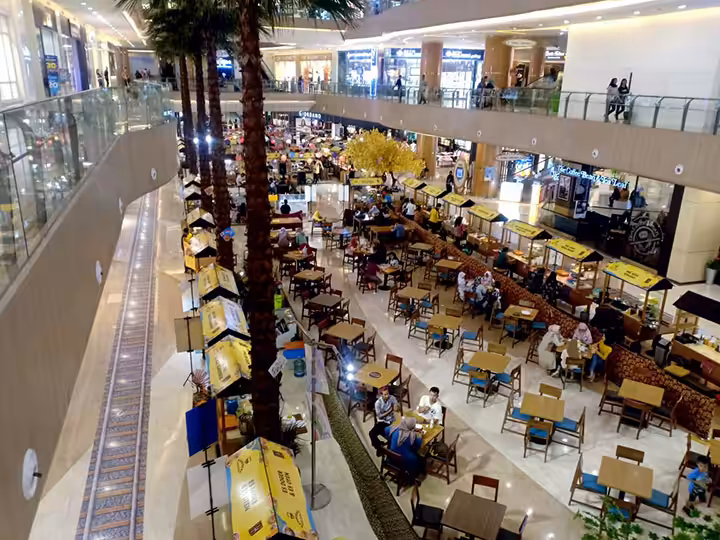 fasilitas foodcourt di Mall Grand Metropolitan Bekasi