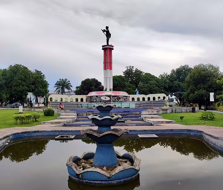 gambar tugu juang jambi