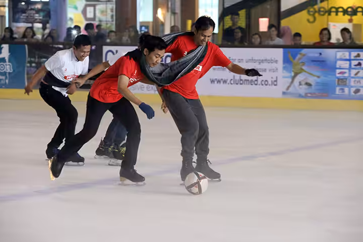 ice skating arena Bintaro Jaya Xchange Mall