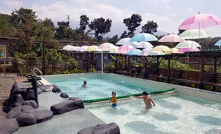 jalan menuju kebun pak budi kolam renang