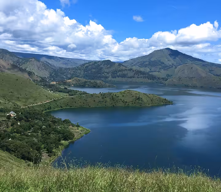 ketinggian Bukit Holbung Samosir