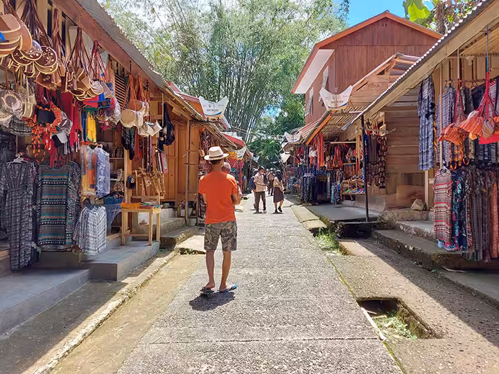 kios souvenir di Tongkonan Kete Kesu