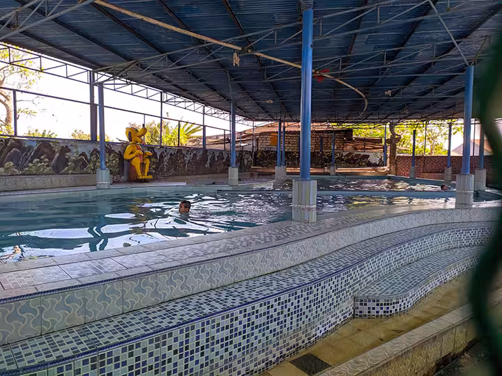 kolam renang di Delta Fishing