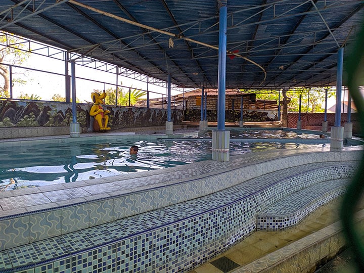 kolam renang di Delta Fishing