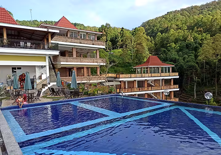 Kolam renang Mbah Djoe Resort