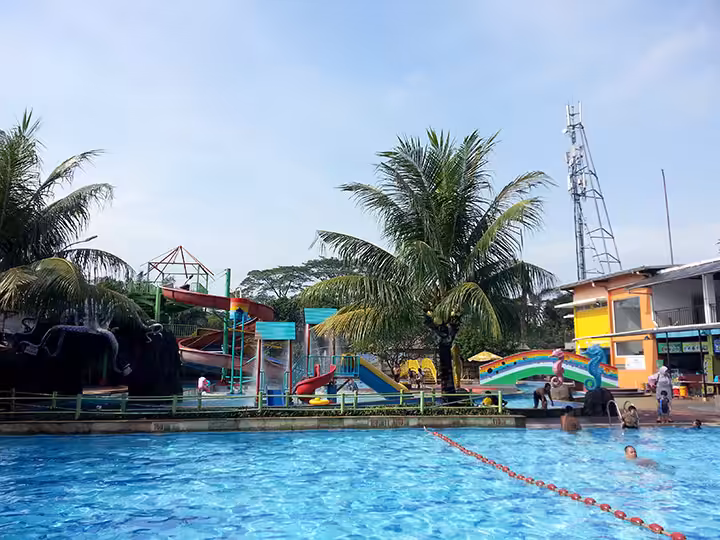 kolam renang CX Waterpark