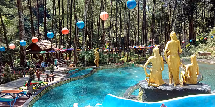 kolam renang Air Terjun Pengantin Ngawi