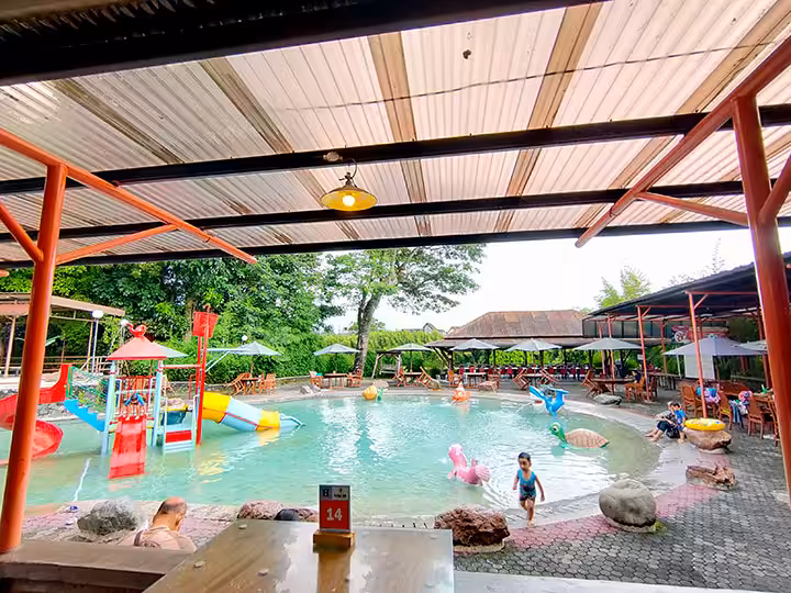 kolam renang jogja di Banyumili Resto Yogyakarta