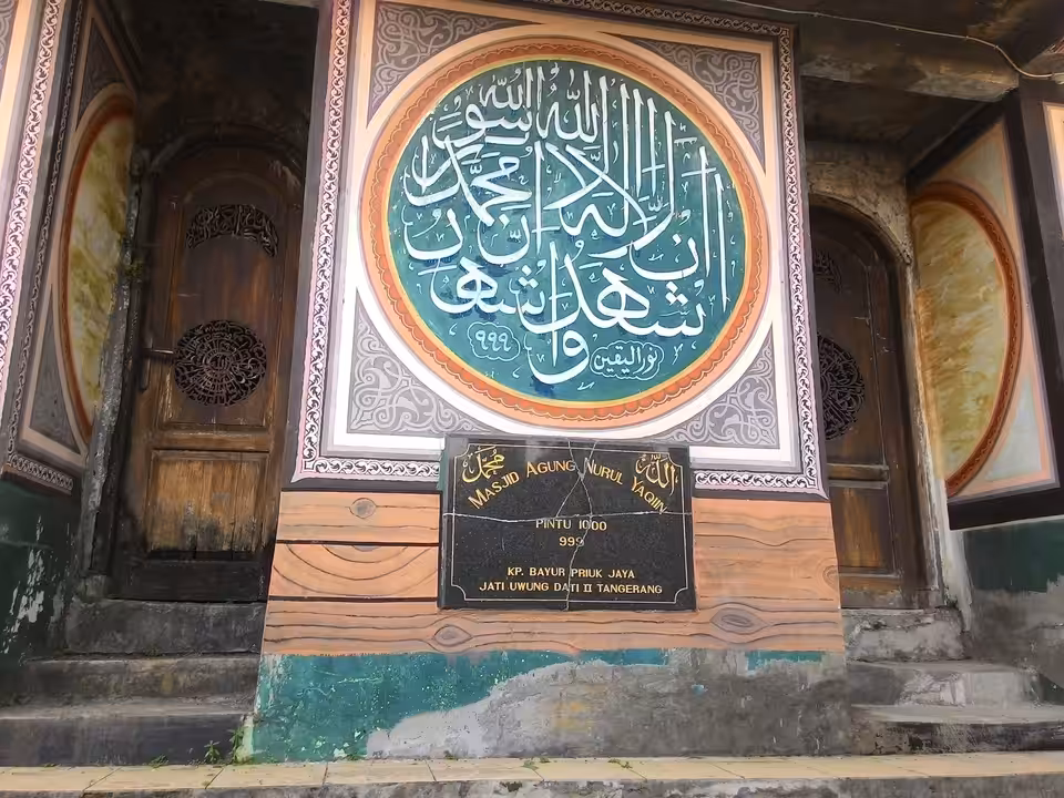misteri masjid pintu seribu tang