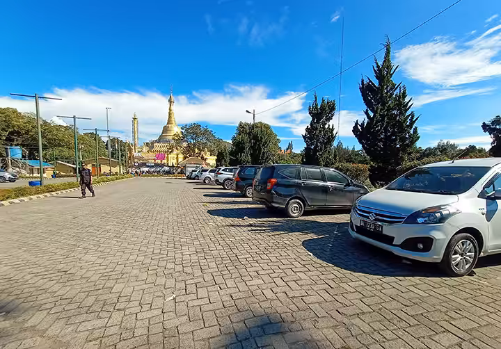 parkiran di Taman Alam Lumbini