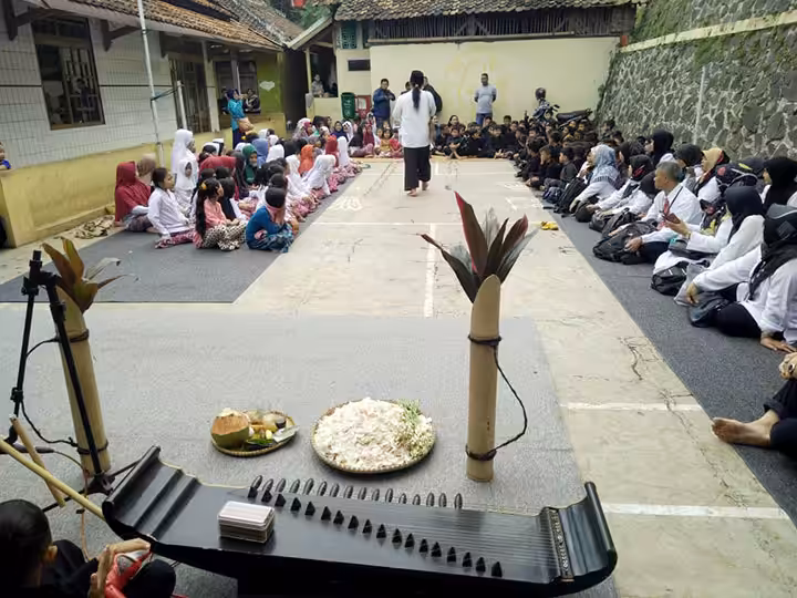 sejarah kampung adat cireundeu