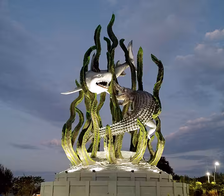 taman surabaya malam hari