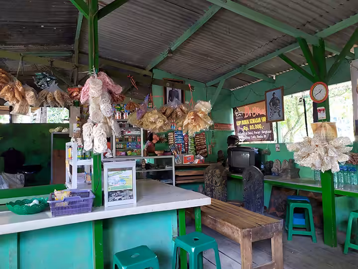 warung makan di Candi Jolotundo